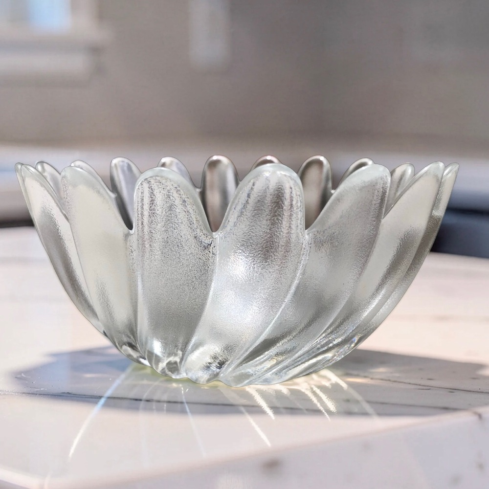 Vintage Studio Nova Solaris Walther Glas 6" Frosted Petal Glass Bowl Germany